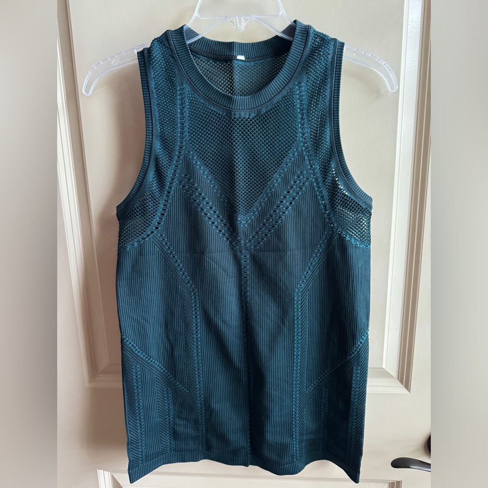 Athleta top, perfect condition. Worn once.